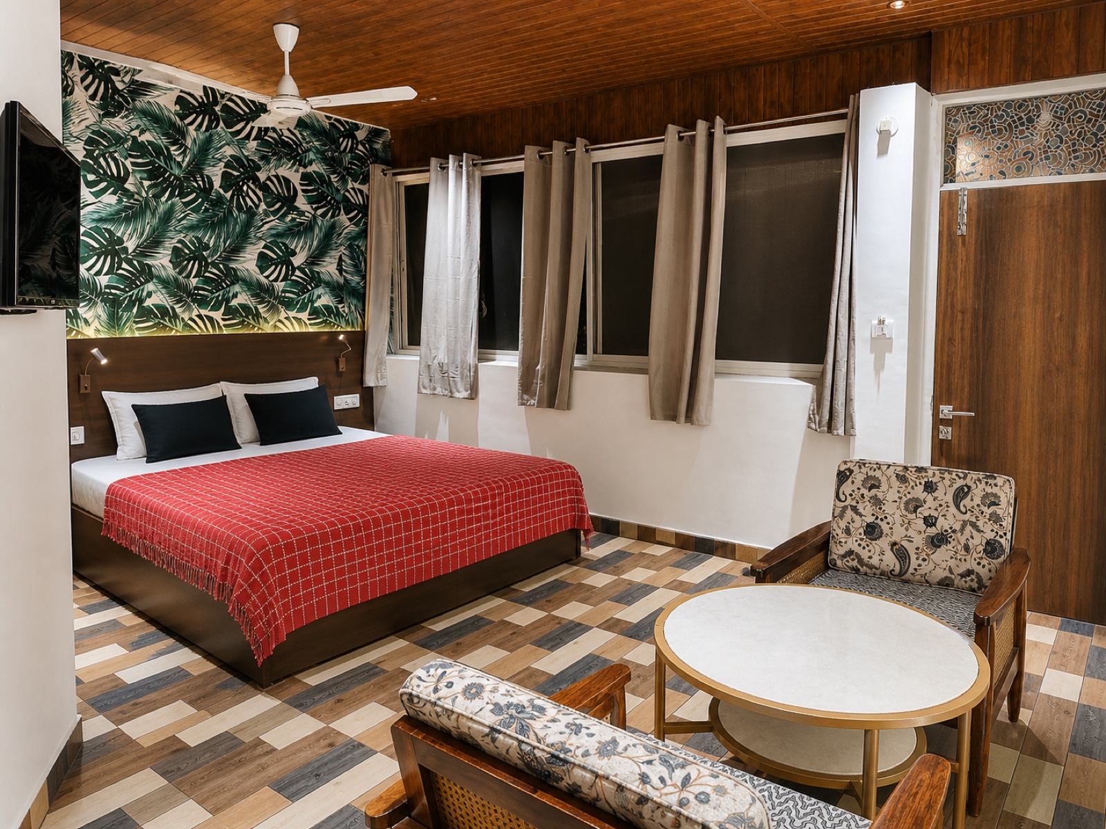 01 room 202 wide