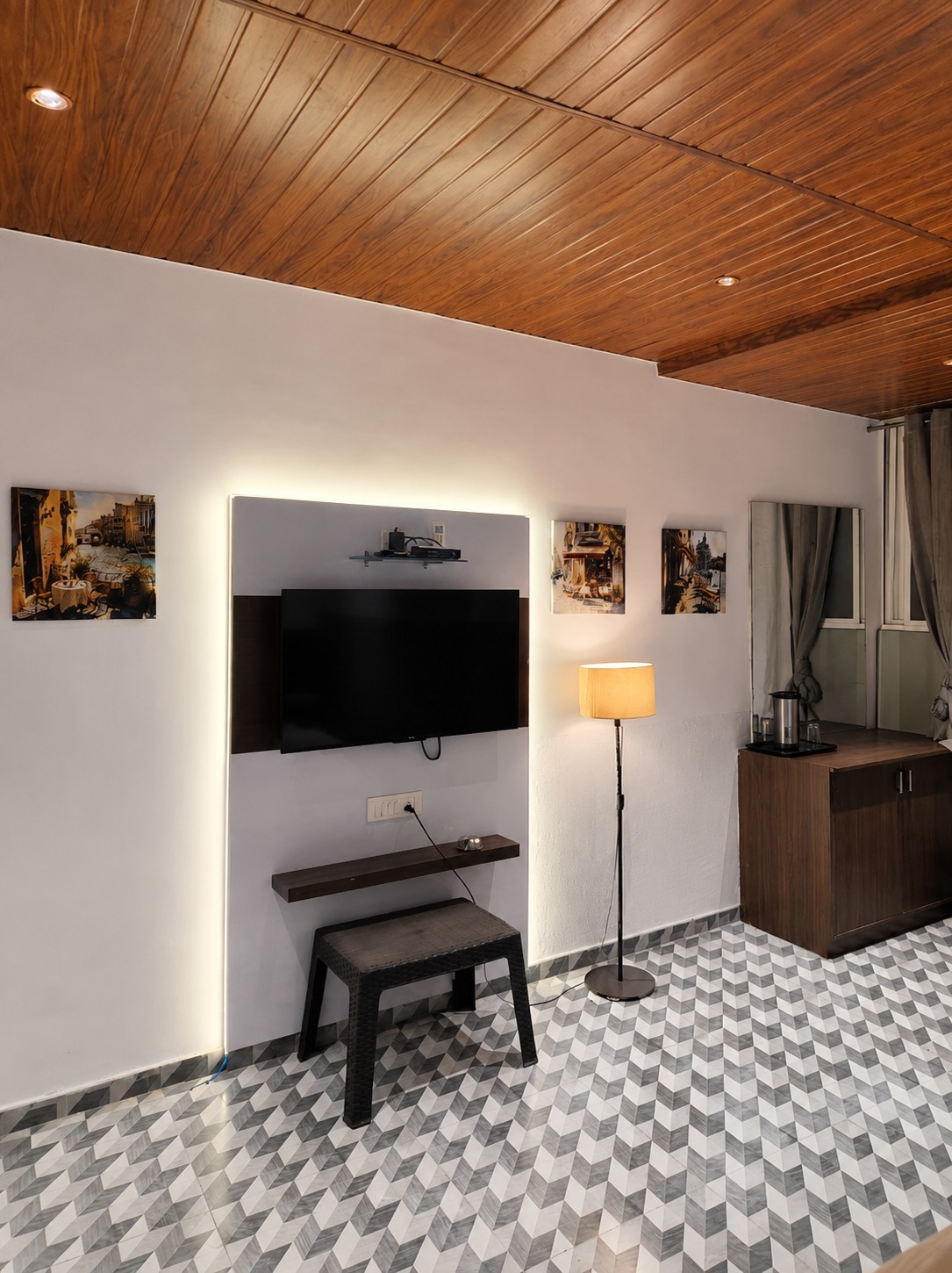 06 Modern Room TV Wall